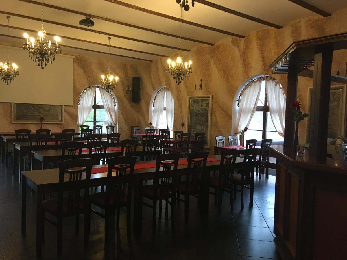 Penzion A Pivnice Varna Velka Bystrice Exterior photo
